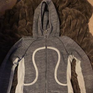 Lululemon Scuba Hoodie Size 6 Grey in Color
